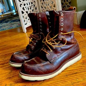 Size 11 Redwings. Only worn a handful of times. Original price $375